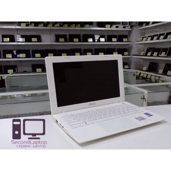 б/у Ноутбук Asus X200CA (90NB02X5M02430)