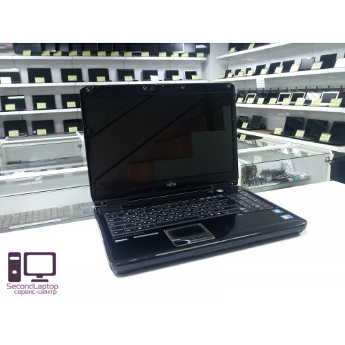 б/у Ноутбук Fujitsu LifeBook AH550 (AH550MF073RU)